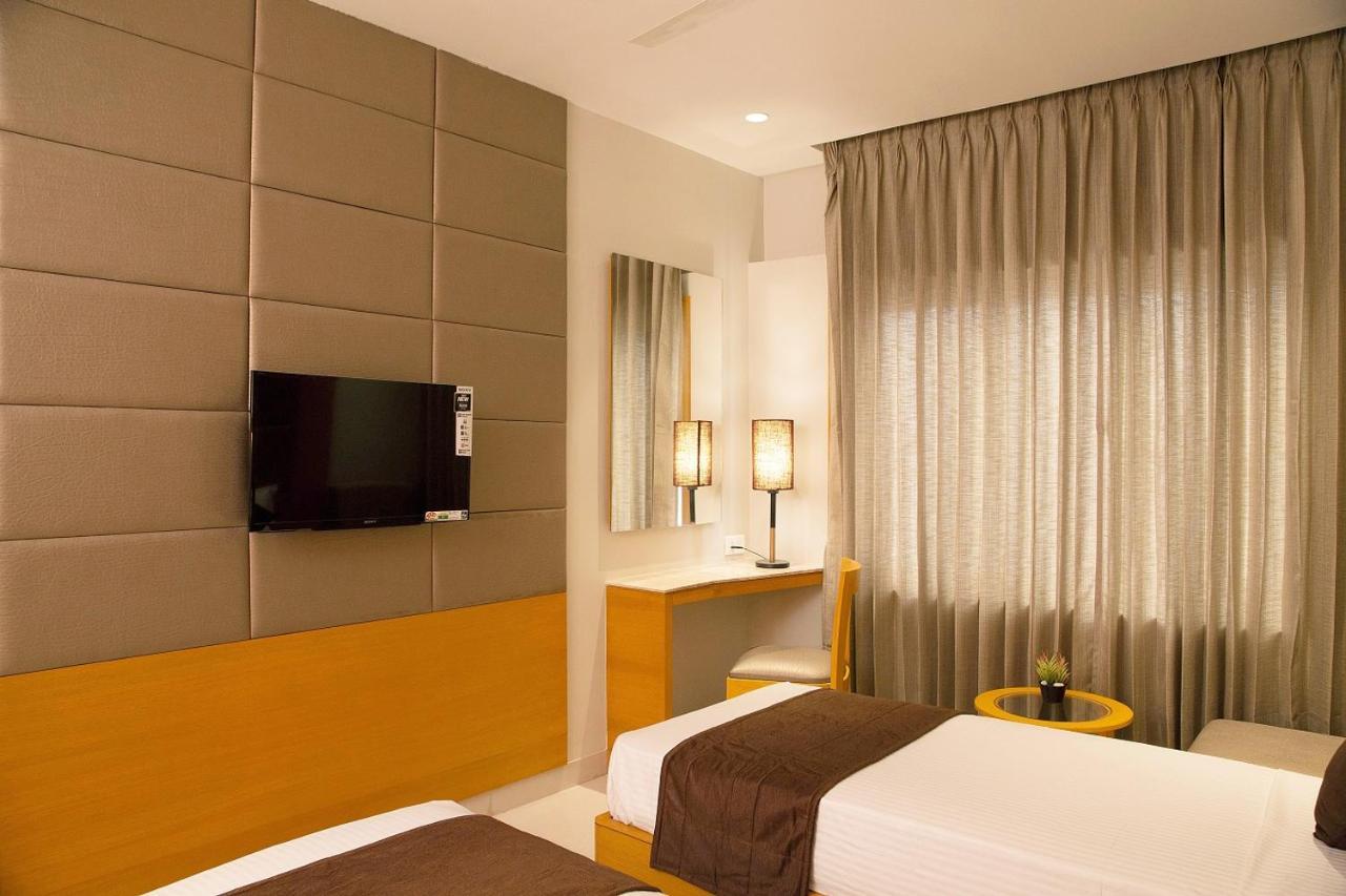 Sri Aadhish Grand Hotel Arantāngi 外观 照片